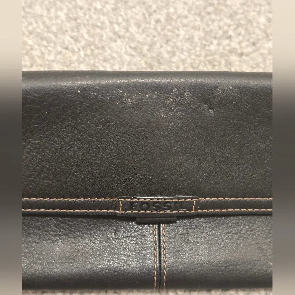Fossil Leather Wallet Black Pockets Minimalist Simple Classic Chic Boho
